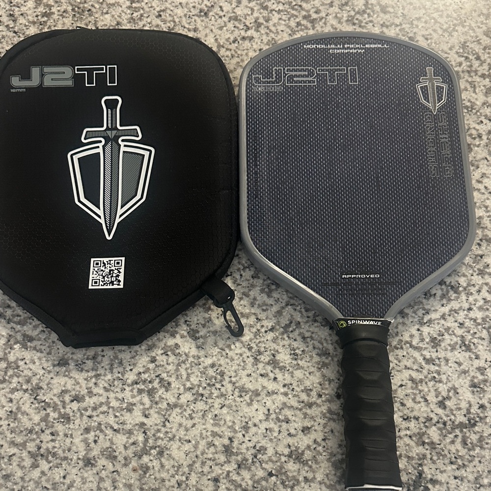 J2TI Pickleball Paddle with Case